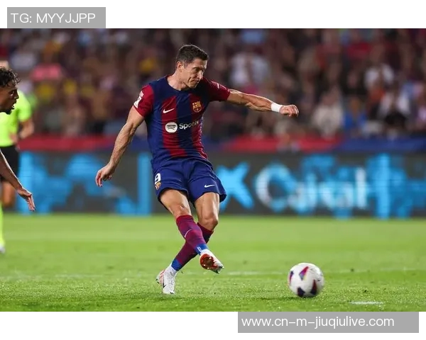 皇家社会主场迎战巴萨争夺西甲冠军争夺战的关键一役