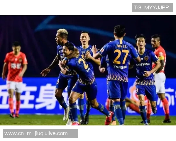 恒大与苏宁精彩对决全场回顾及比赛亮点分析